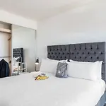 Meriton Suites Campbell Street, Sydney